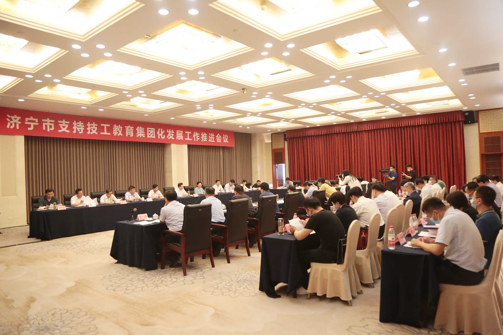 中煤集团应邀参加济宁职业技术学院电子信息工程系宣讲会
